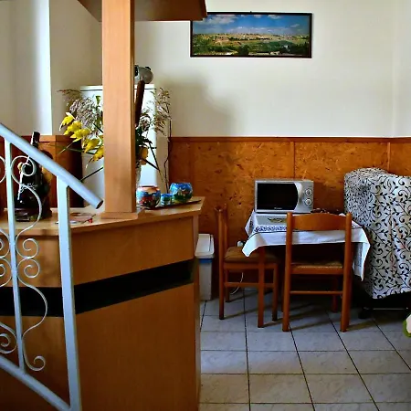 Tiszafa Vendeghaz Bed & Breakfast *
