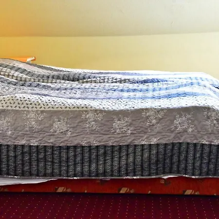 Tiszafa Vendeghaz Bed & Breakfast